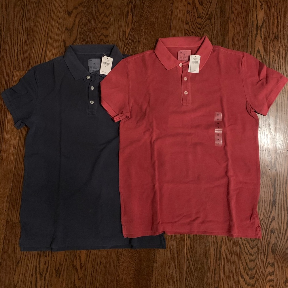 Two Gap polos in blue and rustic red
